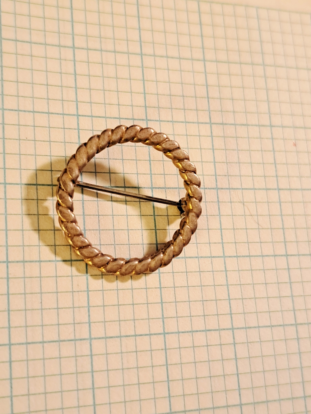 Classic Rope Circle Brooch Pin - Gold Tone